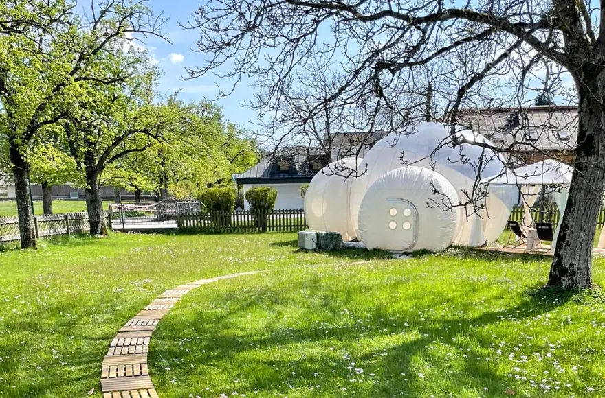 Außergewöhnliche Übernachtung im Bubble Tent Weyregg am Attersee für 2 (1 Nacht)
