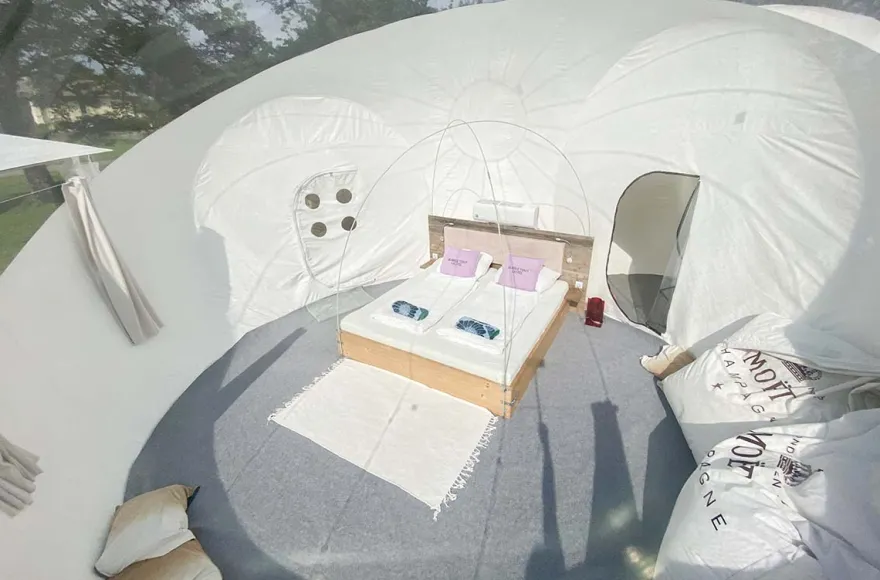Außergewöhnliche Übernachtung im Bubble Tent Weyregg am Attersee für 2 (1 Nacht)