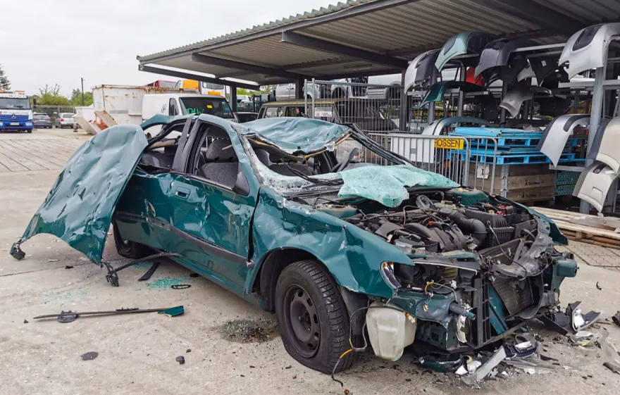 Auto zertrümmern Krostitz