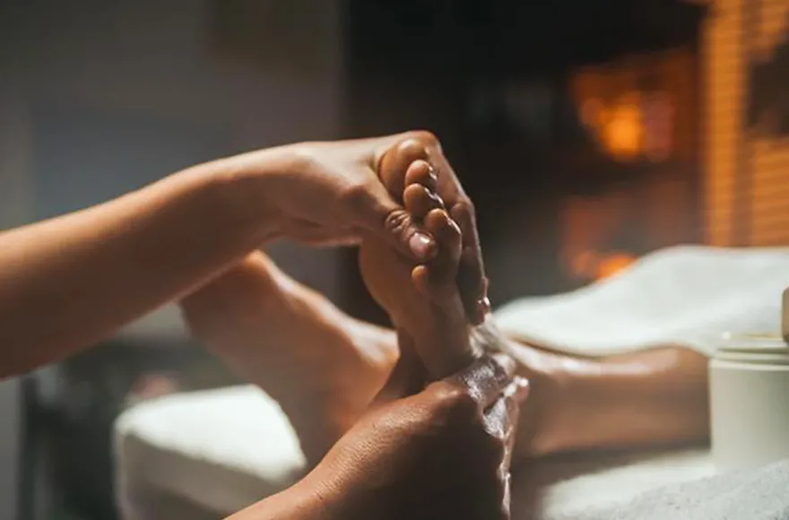 Ayurvedische Fußmassage für Frauen Berlin