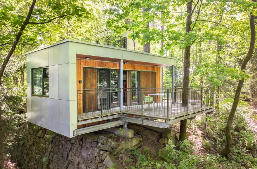 Übernachtung im Haus an der Klippe oder am Teich (Mo-Do)