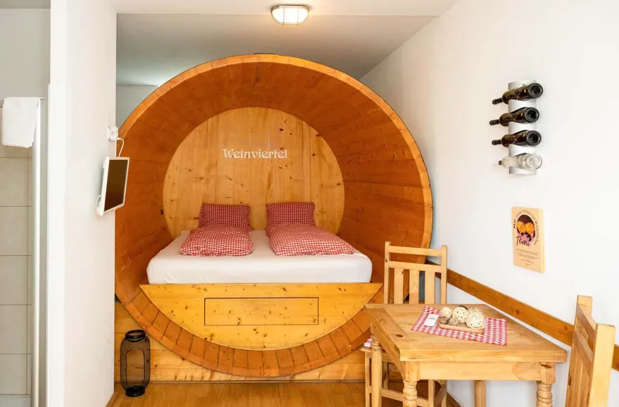 Übernachtung im Weinfass Deluxe mit Wellness Grub an der March