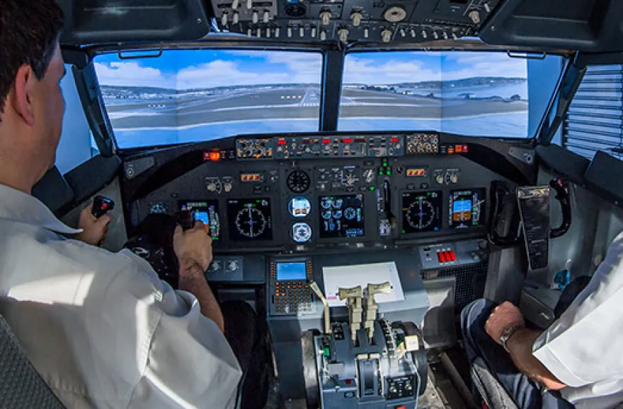 Boeing 737 Flugsimulator inkl. Tour am Frankfurter Flughafen