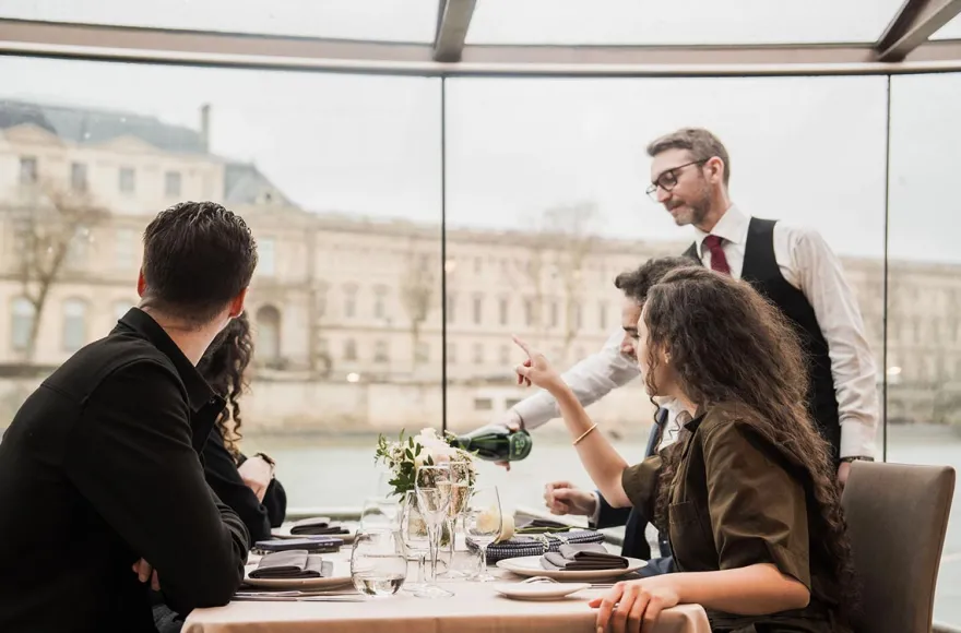 Bootsfahrt auf der Seine in Paris mit Dinner