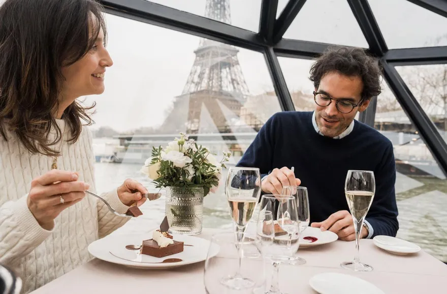 Bootsfahrt auf der Seine in Paris mit Mittagessen