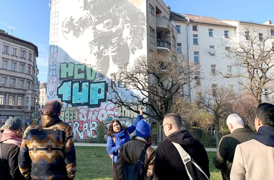 Breakfast & Real Experience City Tour Berlin