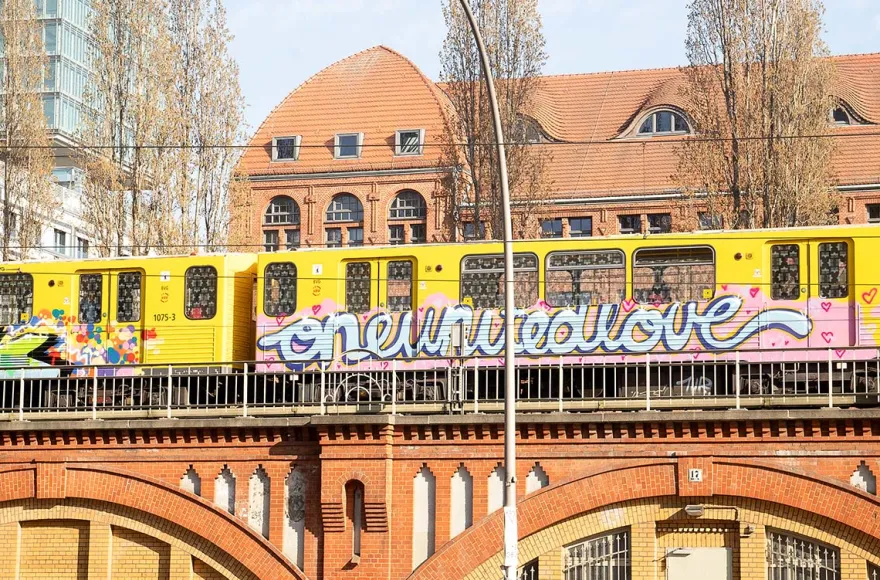Breakfast & Street Art City Tour Berlin