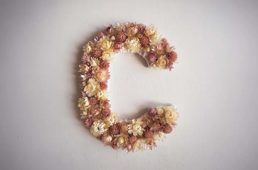 Buchstaben mit Trockenblumen selber machen München