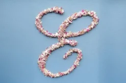 Buchstaben mit Trockenblumen selber machen München