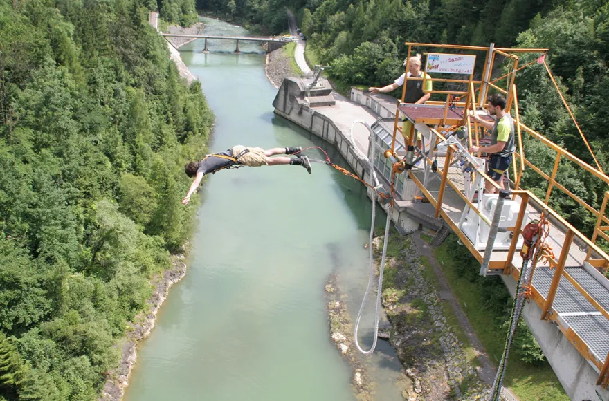 Bungee am Staudamm Klaus in Oberösterreich
