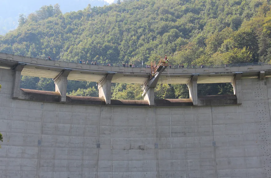 Bungee am Staudamm Klaus in Oberösterreich