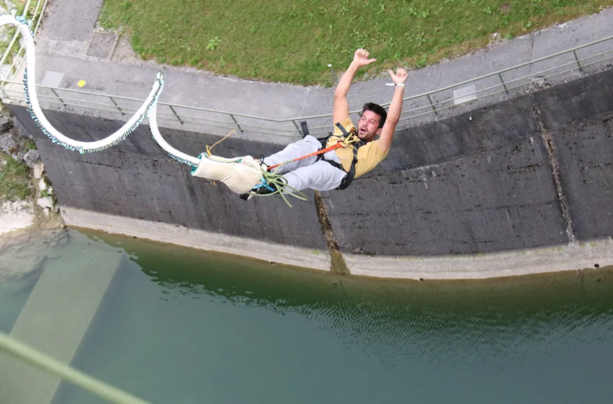 Bungee am Staudamm Klaus in Oberösterreich