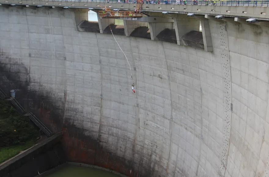 Bungee am Staudamm Klaus in Oberösterreich