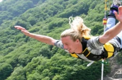 Bungee Jumping vom 220 Meter-Staudamm