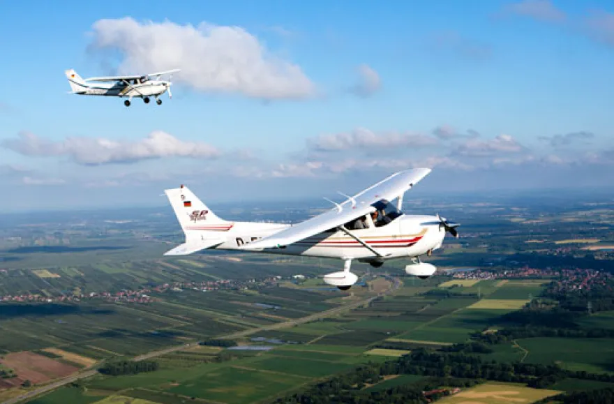 Cessna Rundflug & Candle Light Dinner Hamburg für 2