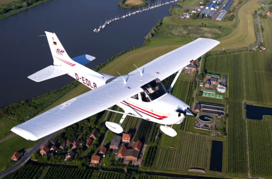 Cessna Rundflug & Candle Light Dinner Hamburg für 2