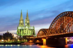 Dinner & Fackel-Stadtführung in Köln für 2