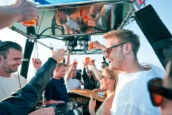 DJ im Ballon - Party auf 1000 Metern (9 Personen)