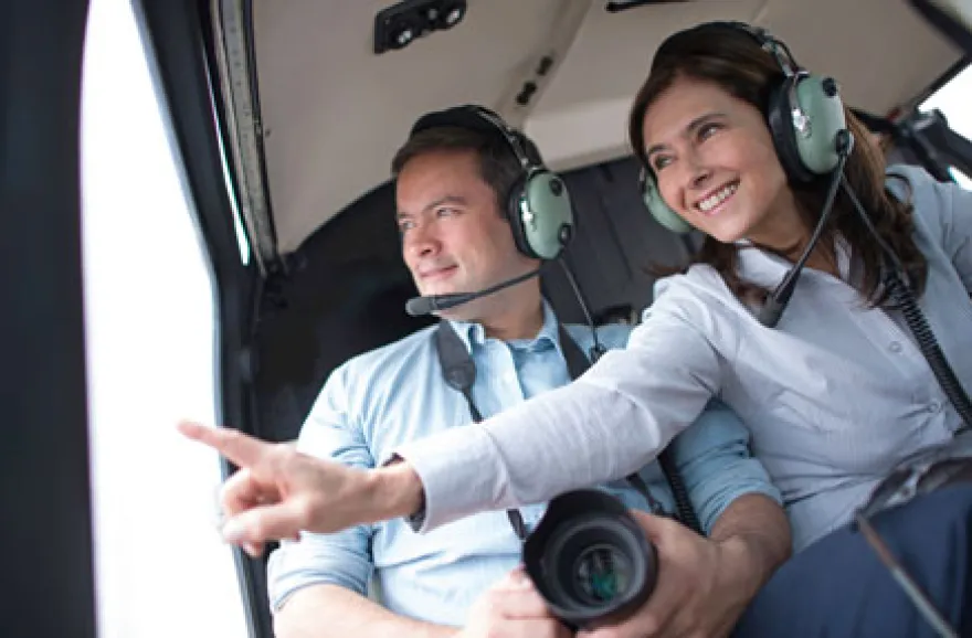 Exklusiver romantischer Pärchenrundflug im Helikopter (30 Min.)