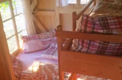 Familien-Landurlaub mit Übernachtung im Bienenwagen