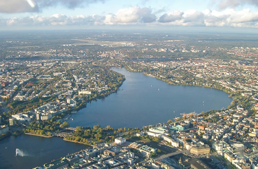 Familien-Rundflug über Hamburg für 3