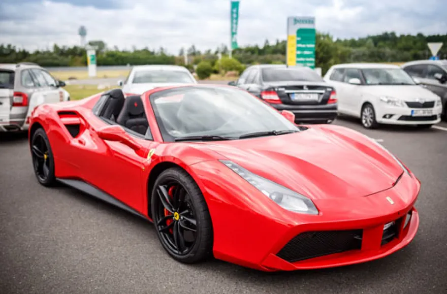 Ferrari 458 selber fahren (6 Runden)