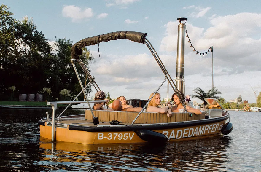 Floating Hot Tub Berlin für bis zu 6 Personen