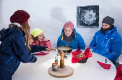 Fondue essen im Iglu Gstaad