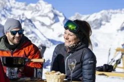Fondue im Iglu Davos