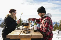 Fondue im Iglu Gstaad