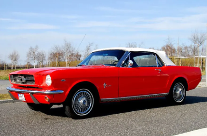 Ford Mustang Oldtimer fahren (2 Std.)