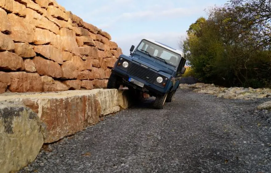 Geländewagen offroad fahren Sinsheim (Landrover Defender)