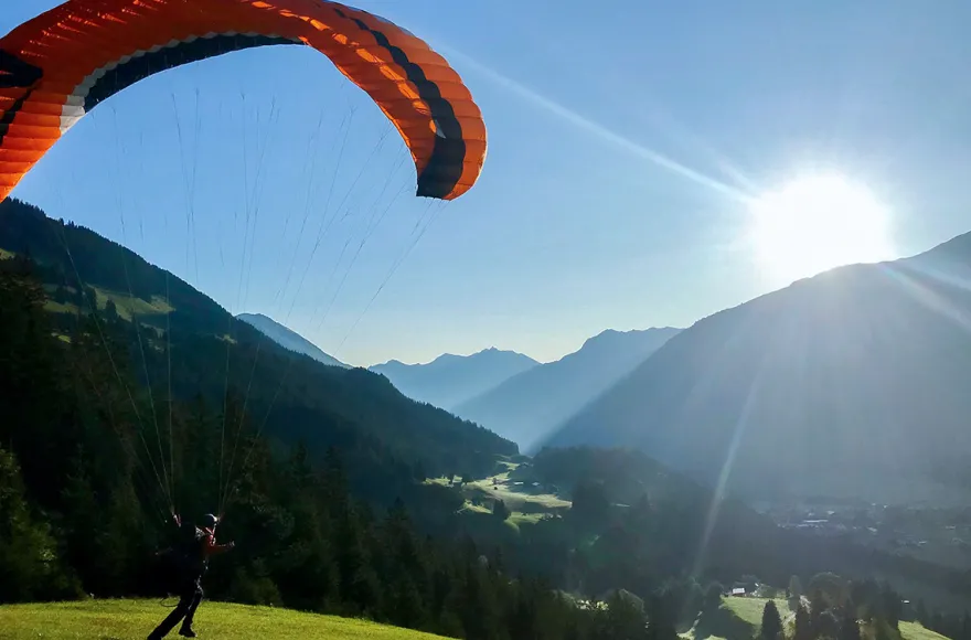Gleitschirm Fliegen Bach