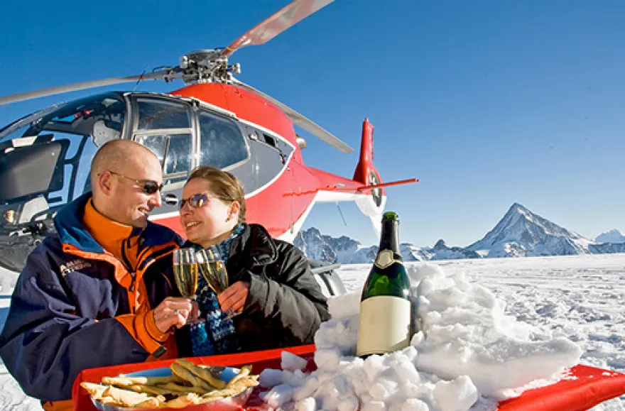 Helikopterflug mit Gletscherfrühstück in den Schweizer Alpen für 2
