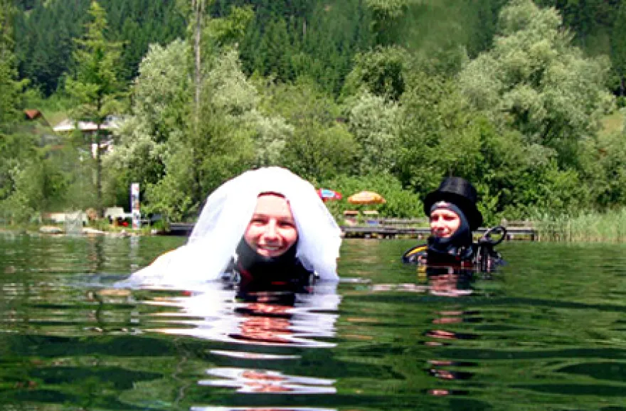 Hochzeit unter Wasser am Weißensee