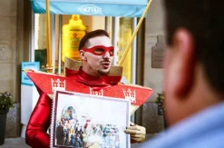 Jecke Stadtführung durch Köln für 2