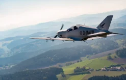 Kampfflugzeug selber fliegen Lübeck (30 Min.)