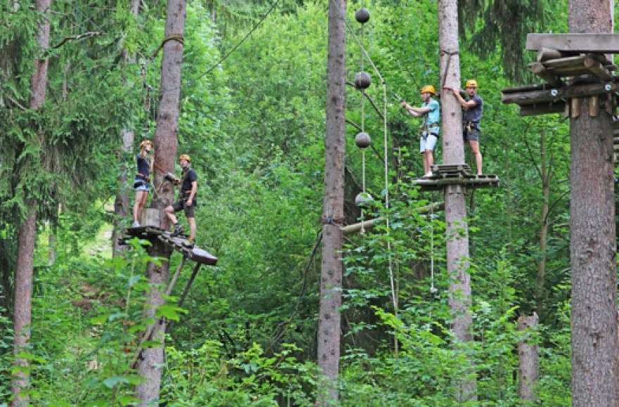 Kletterparcours im Waldseilgarten