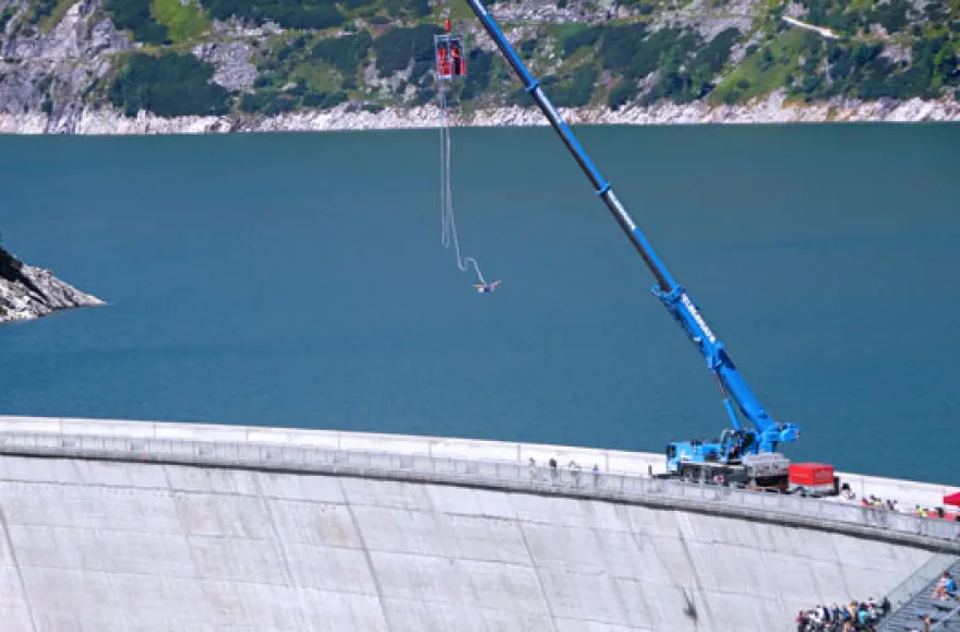 165 Meter Bungy-Sprung am Staudamm Kölnbreinsperre