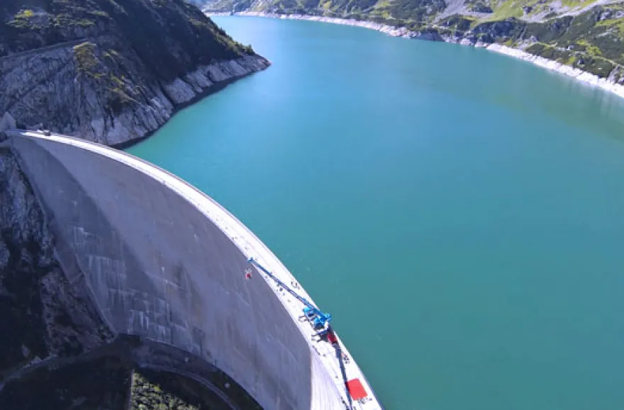 165 Meter Bungy-Sprung am Staudamm Kölnbreinsperre