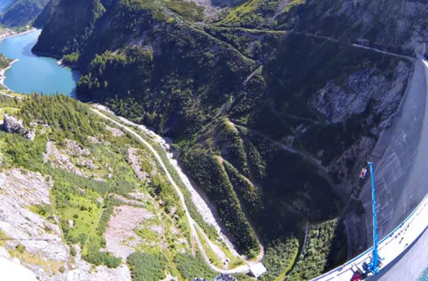 165 Meter Bungy-Sprung am Staudamm Kölnbreinsperre