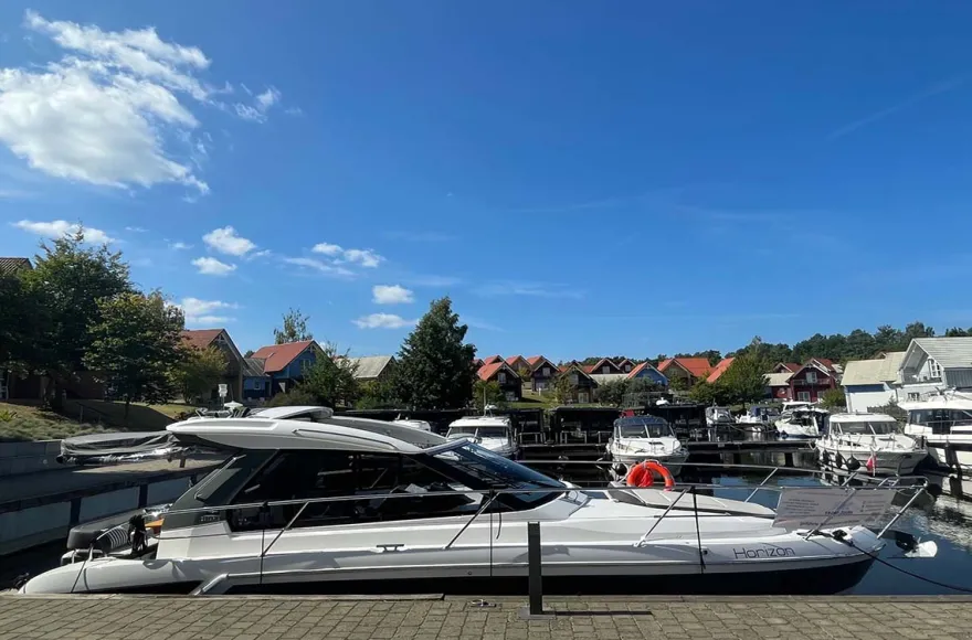 Motoryacht Waren (Day Cruise - 8 Std.)