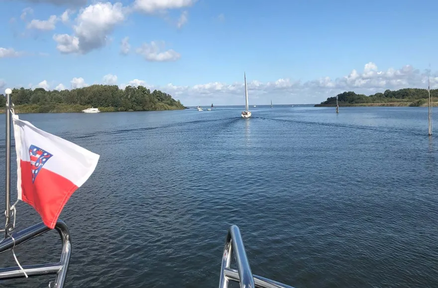 Motoryacht Waren (Family & Friends - 4 Std.)