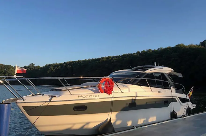 Motoryacht Waren (Family & Friends - 4 Std.)