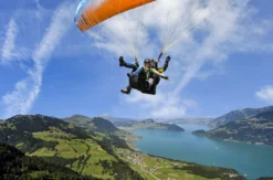 Paar Gleitschirmflug Emmetten