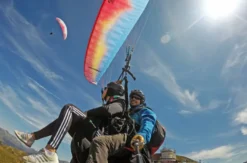 Pärchenflug mit 2 Gleitschirmen Schweiz