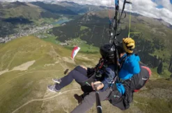 Pärchenflug mit 2 Gleitschirmen Schweiz