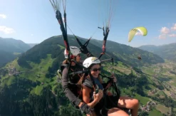 Pärchenflug mit 2 Gleitschirmen