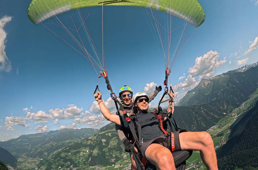 Pärchenflug mit 2 Gleitschirmen