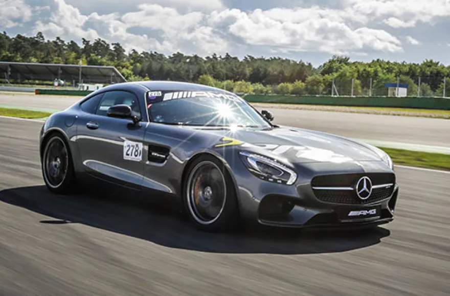 Renntaxi-Duo: Mercedes AMG GT-S vs. Porsche 911 GT3